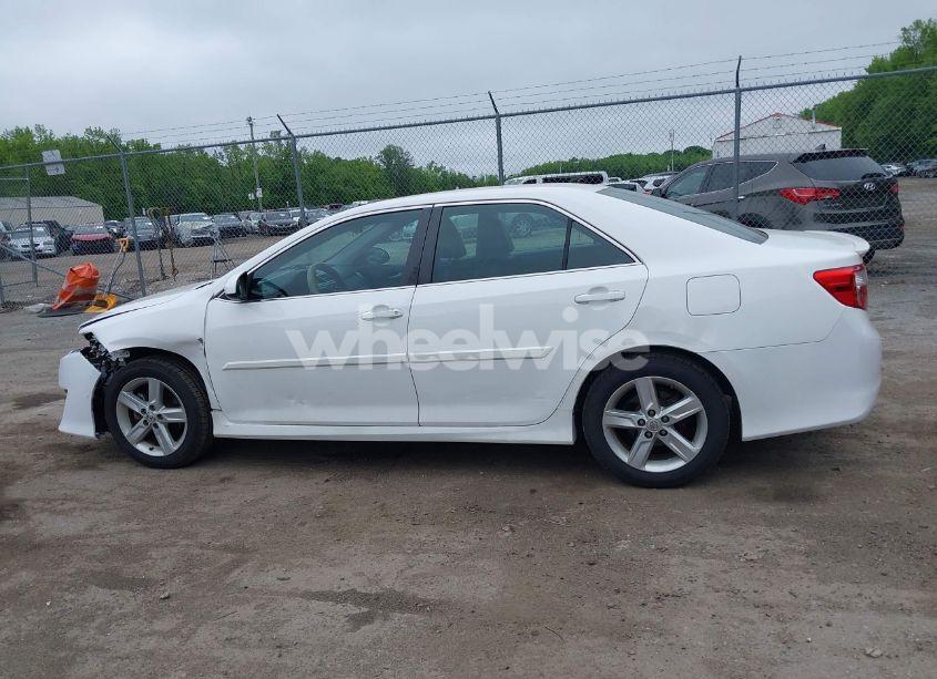 Photo 14 of 2014 Toyota Camry SE (VIN 4T1BF1FK2EU464084)