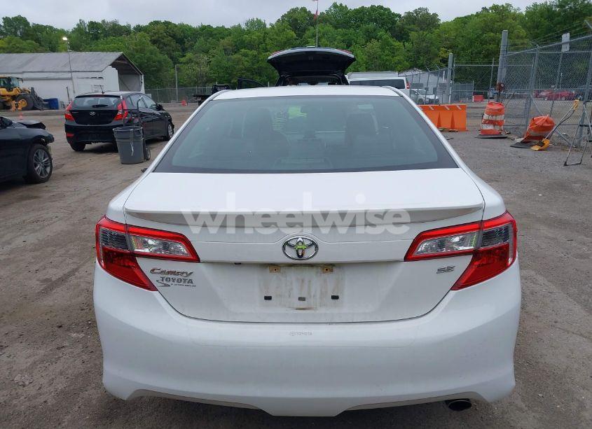 Photo 16 of 2014 Toyota Camry SE (VIN 4T1BF1FK2EU464084)