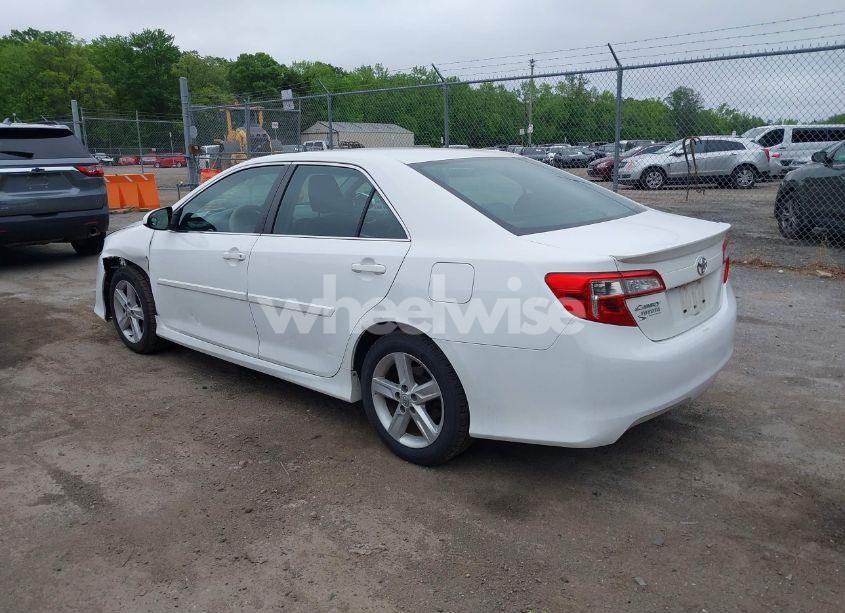 Photo 3 of 2014 Toyota Camry SE (VIN 4T1BF1FK2EU464084)