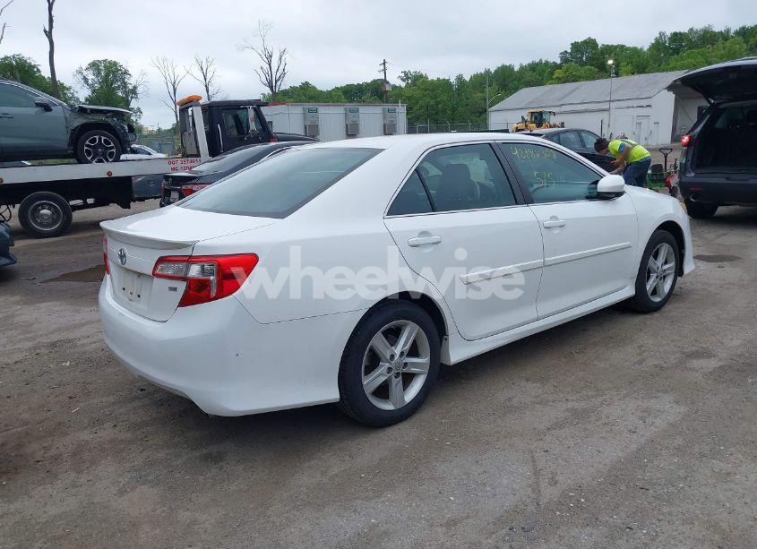 Photo 4 of 2014 Toyota Camry SE (VIN 4T1BF1FK2EU464084)
