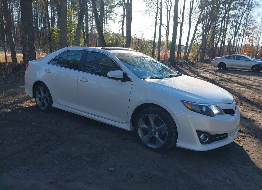 2014 Toyota Camry SE SPORT (VIN 4T1BF1FK2EU467325) main photo