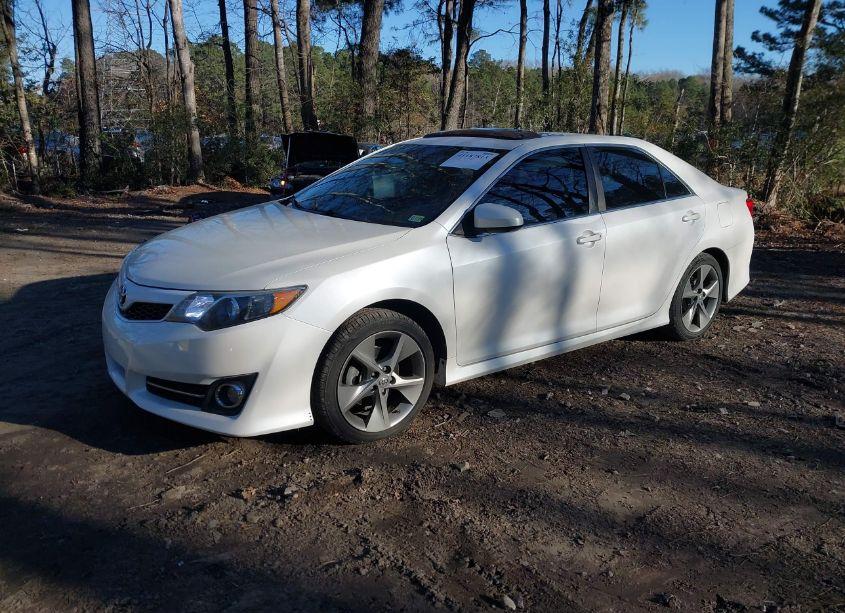 Photo 2 of 2014 Toyota Camry SE SPORT (VIN 4T1BF1FK2EU467325)
