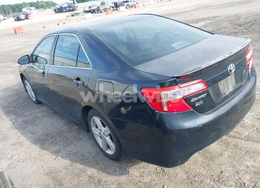 Photo 3 of 2014 Toyota Camry SE (VIN 4T1BF1FK2EU728260)
