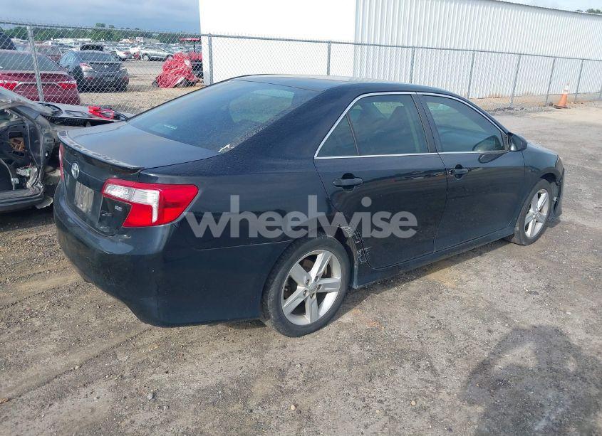 Photo 4 of 2014 Toyota Camry SE (VIN 4T1BF1FK2EU728260)