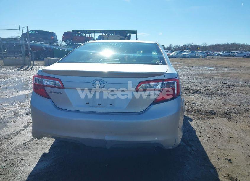Photo 16 of 2014 Toyota Camry SE (VIN 4T1BF1FK2EU737525)