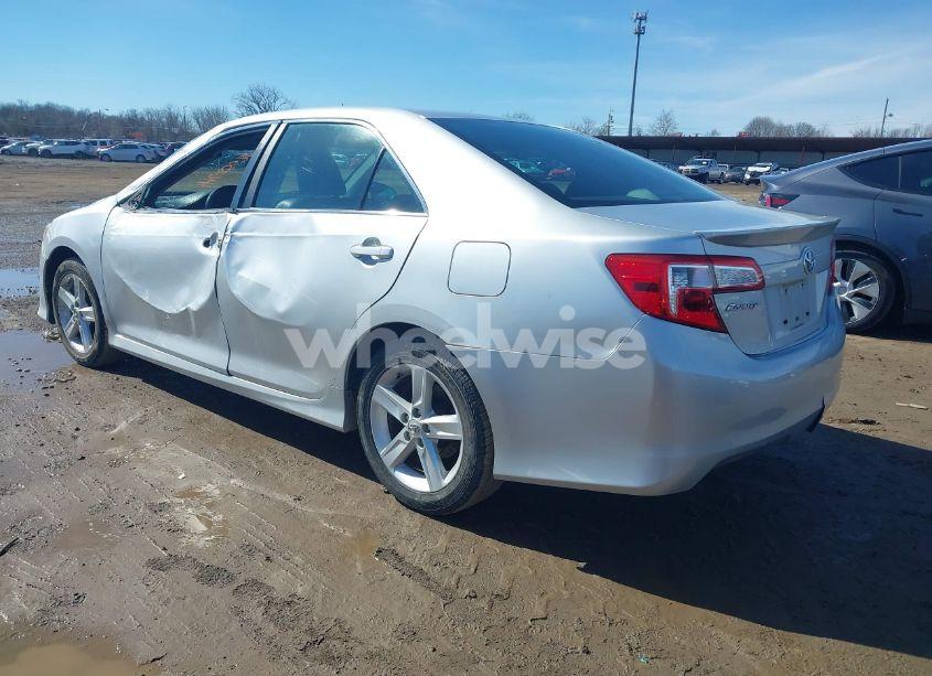 Photo 3 of 2014 Toyota Camry SE (VIN 4T1BF1FK2EU737525)