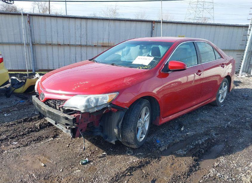 Photo 2 of 2014 Toyota Camry SE (VIN 4T1BF1FK2EU744202)