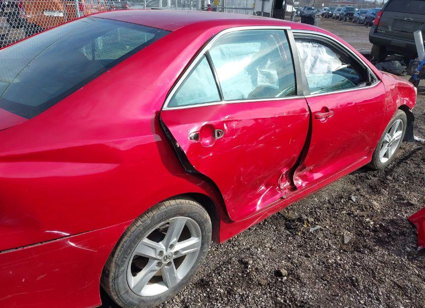 Photo 6 of 2014 Toyota Camry SE (VIN 4T1BF1FK2EU744202)