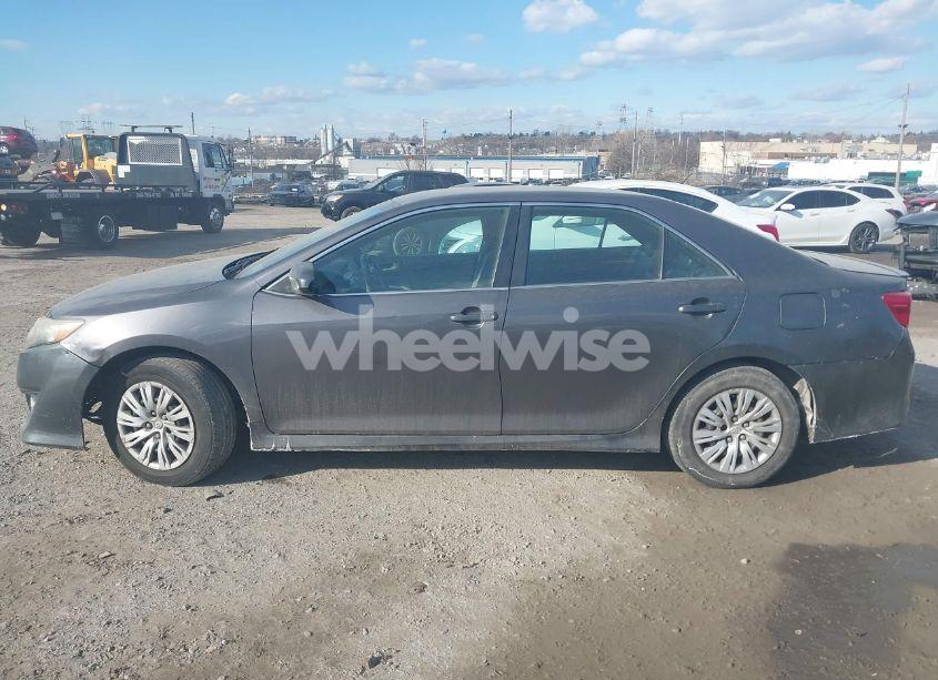 Photo 14 of 2014 Toyota Camry SE (VIN 4T1BF1FK2EU746838)