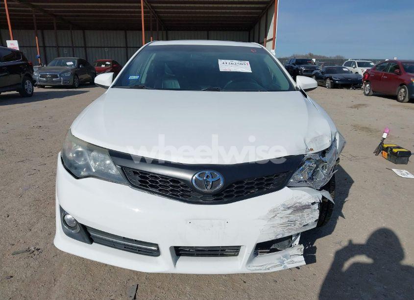 Photo 13 of 2014 Toyota Camry SE (VIN 4T1BF1FK2EU751599)