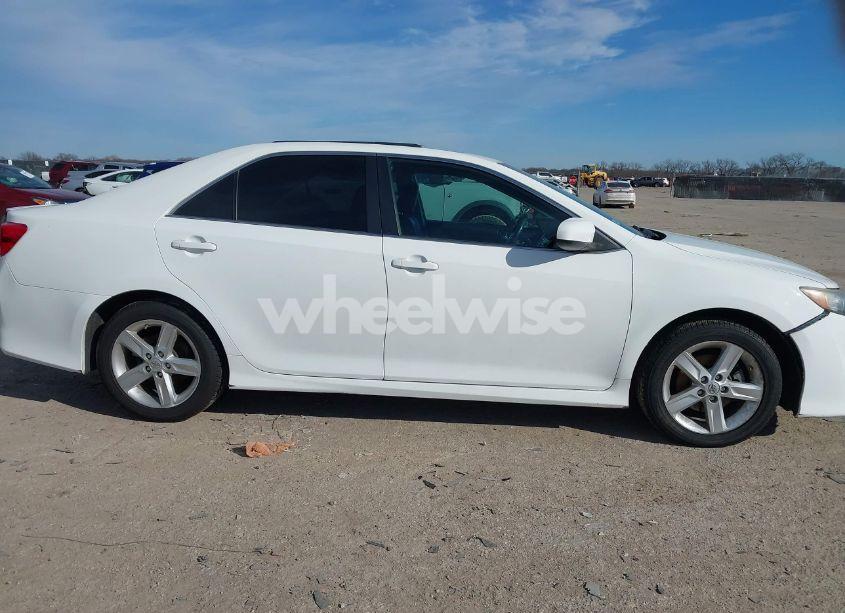 Photo 14 of 2014 Toyota Camry SE (VIN 4T1BF1FK2EU751599)