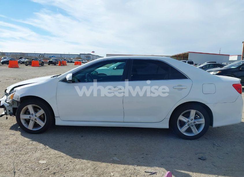 Photo 15 of 2014 Toyota Camry SE (VIN 4T1BF1FK2EU751599)