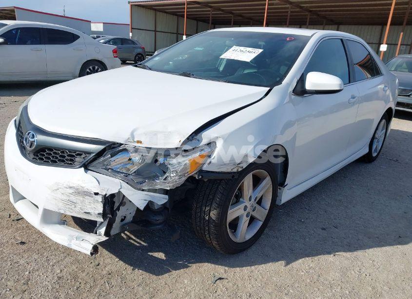 Photo 2 of 2014 Toyota Camry SE (VIN 4T1BF1FK2EU751599)