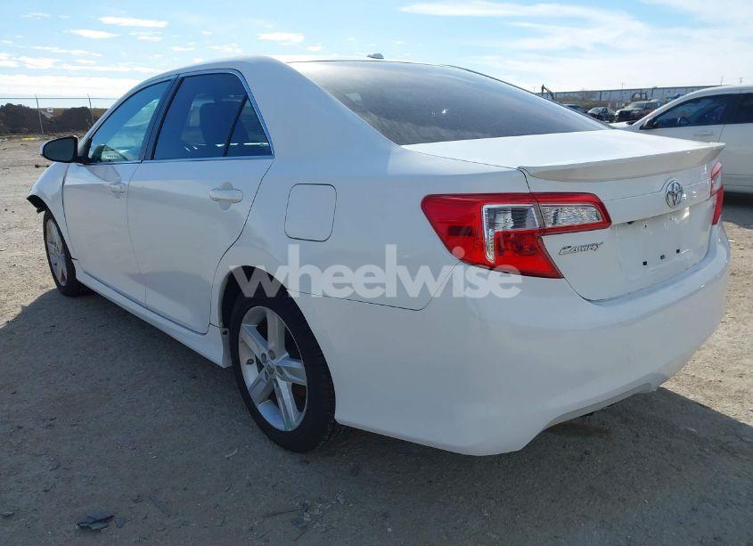 Photo 3 of 2014 Toyota Camry SE (VIN 4T1BF1FK2EU751599)
