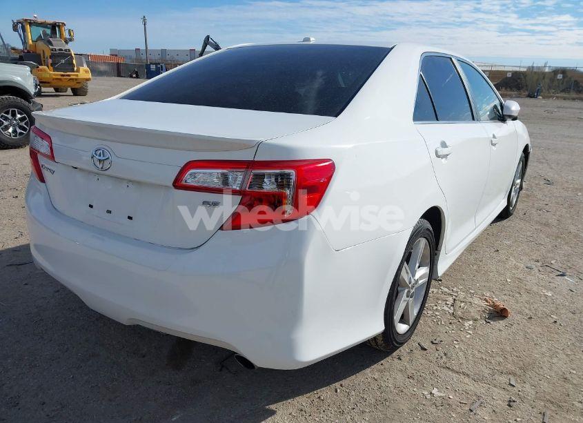 Photo 4 of 2014 Toyota Camry SE (VIN 4T1BF1FK2EU751599)