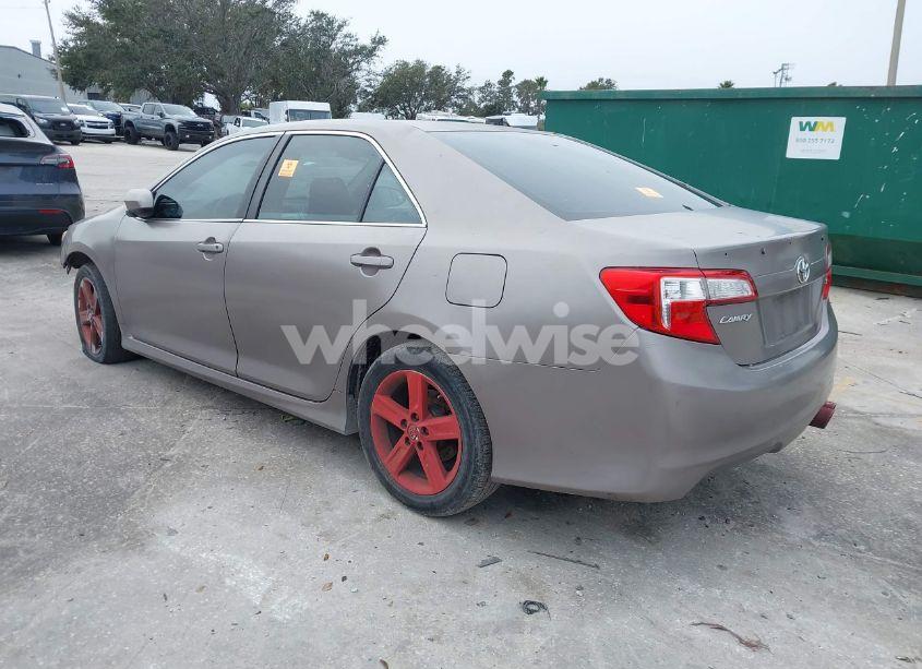 Photo 3 of 2014 Toyota Camry SE (VIN 4T1BF1FK2EU764952)