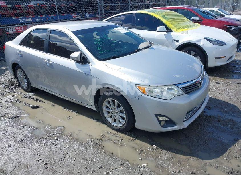 2014 Toyota Camry L (VIN 4T1BF1FK2EU772095) main photo