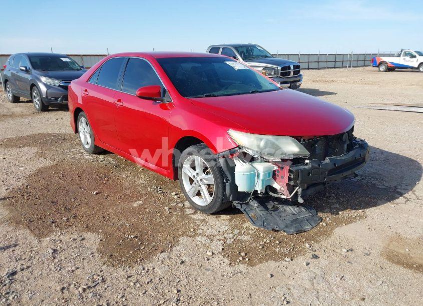 2014 Toyota Camry SE (VIN 4T1BF1FK2EU772694) main photo