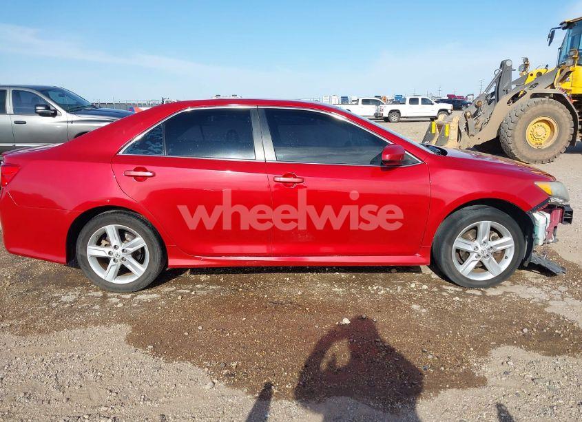 Photo 14 of 2014 Toyota Camry SE (VIN 4T1BF1FK2EU772694)