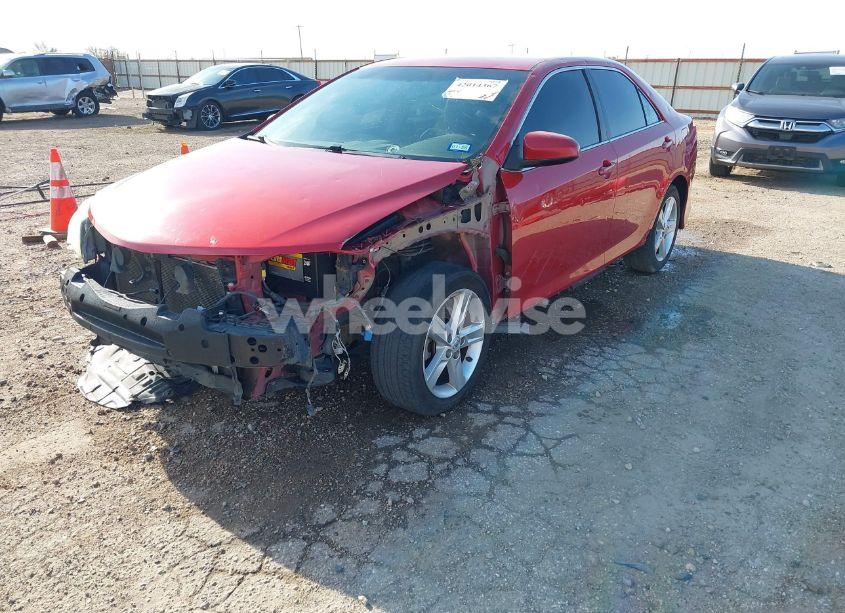 Photo 2 of 2014 Toyota Camry SE (VIN 4T1BF1FK2EU772694)