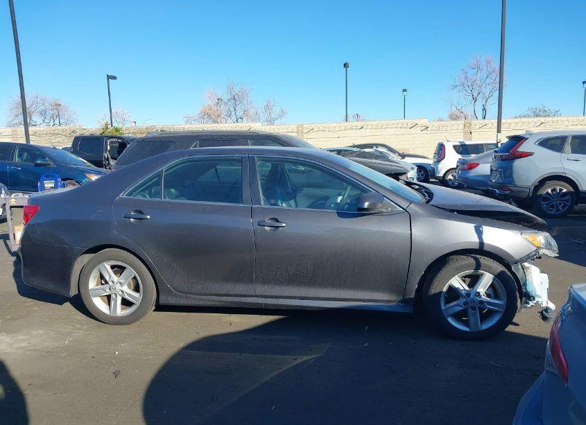 Photo 14 of 2014 Toyota Camry SE (VIN 4T1BF1FK2EU773991)