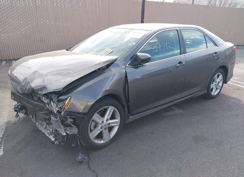 Photo 2 of 2014 Toyota Camry SE (VIN 4T1BF1FK2EU773991)