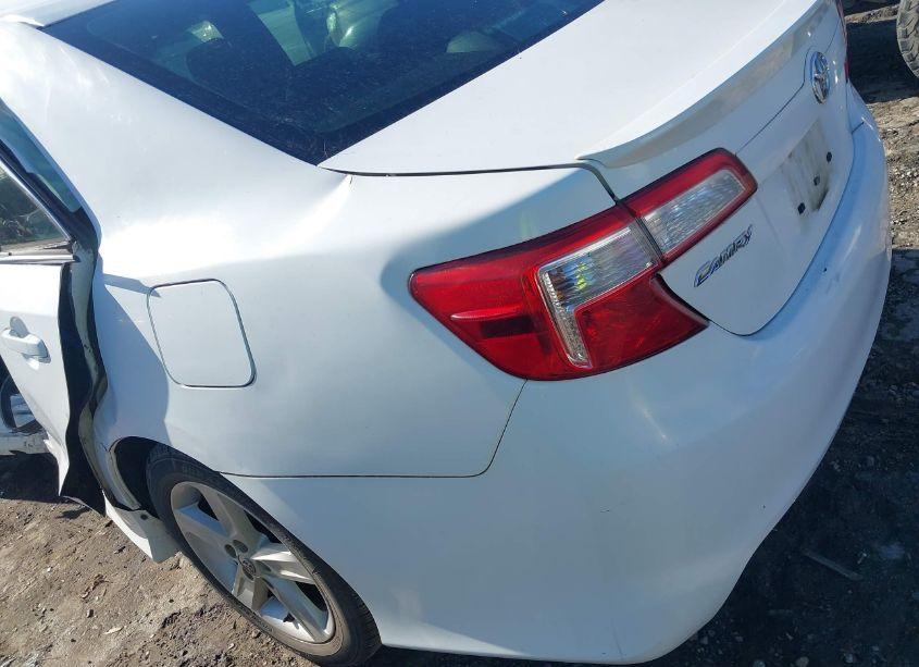 Photo 22 of 2014 Toyota Camry SE (VIN 4T1BF1FK2EU775885)