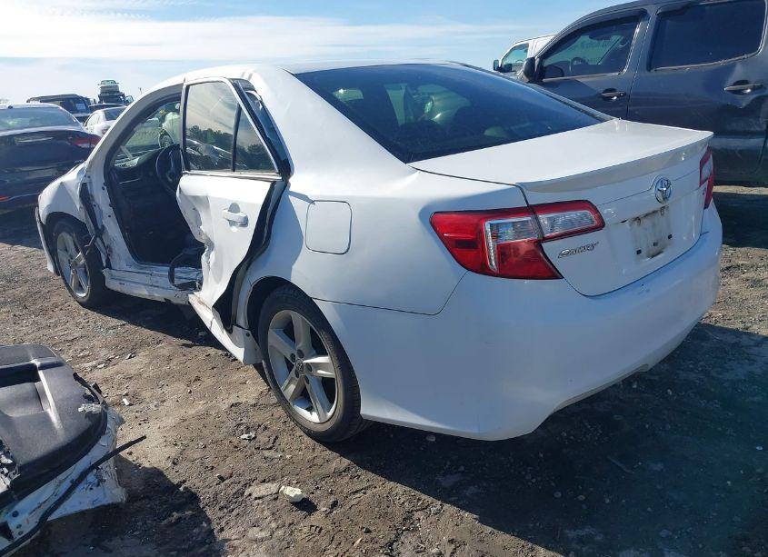 Photo 3 of 2014 Toyota Camry SE (VIN 4T1BF1FK2EU775885)