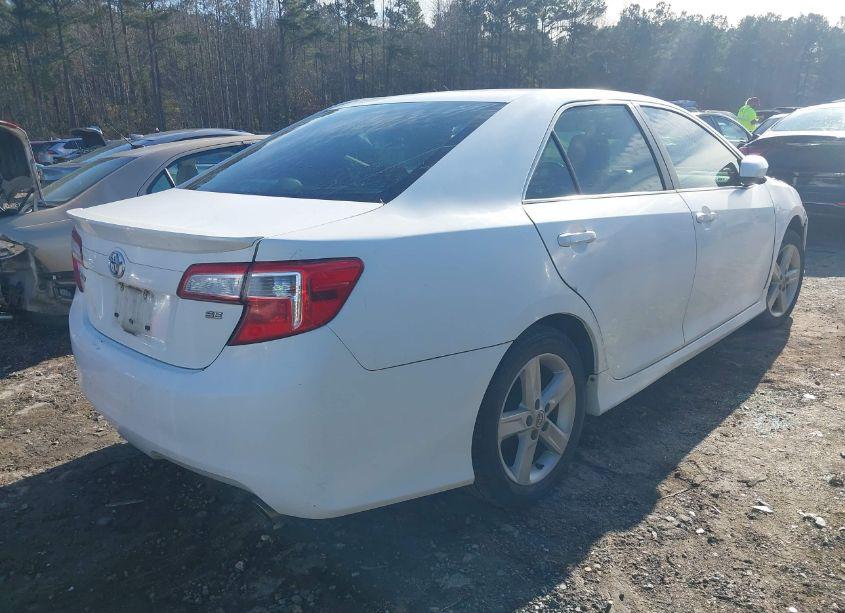 Photo 4 of 2014 Toyota Camry SE (VIN 4T1BF1FK2EU775885)