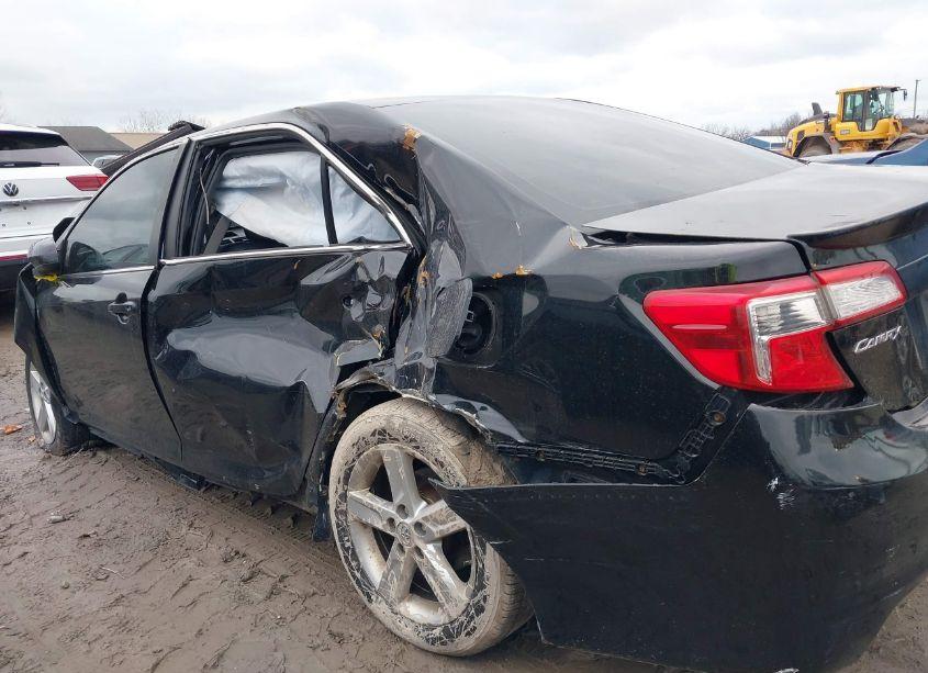 Photo 14 of 2014 Toyota Camry SE (VIN 4T1BF1FK2EU780696)