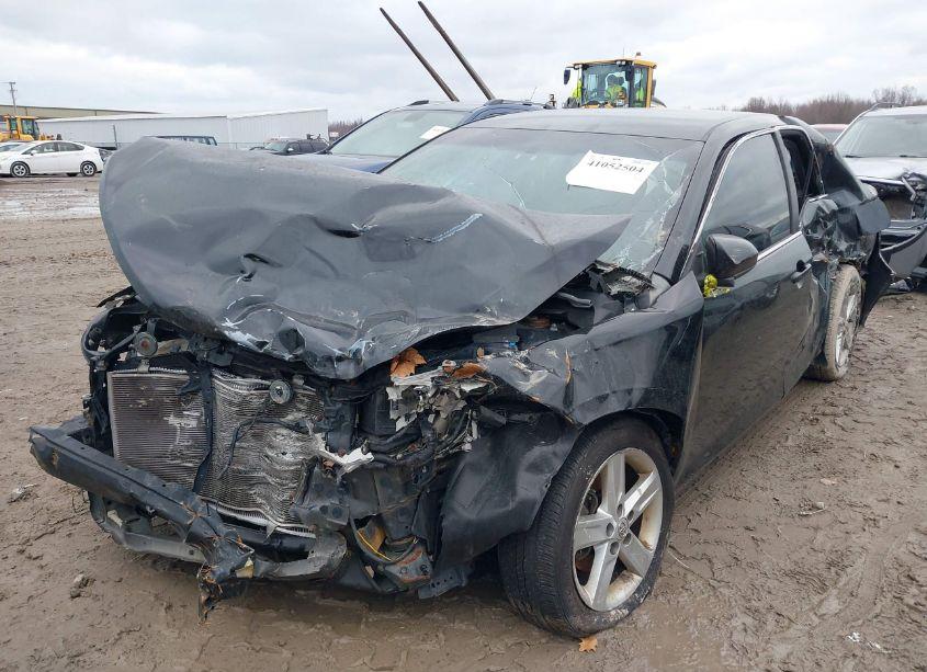 Photo 2 of 2014 Toyota Camry SE (VIN 4T1BF1FK2EU780696)