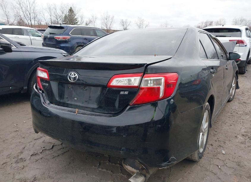 Photo 4 of 2014 Toyota Camry SE (VIN 4T1BF1FK2EU780696)