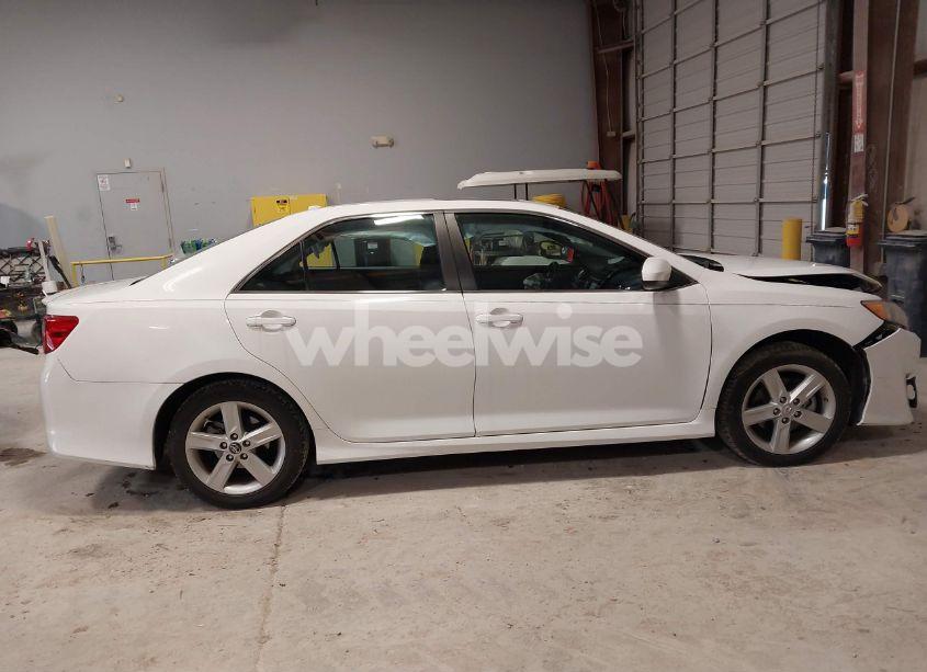 Photo 13 of 2014 Toyota Camry SE (VIN 4T1BF1FK2EU789270)