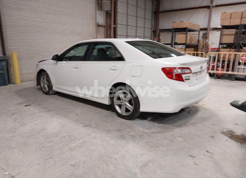 Photo 3 of 2014 Toyota Camry SE (VIN 4T1BF1FK2EU789270)