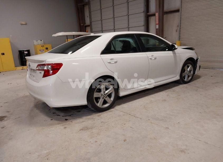 Photo 4 of 2014 Toyota Camry SE (VIN 4T1BF1FK2EU789270)