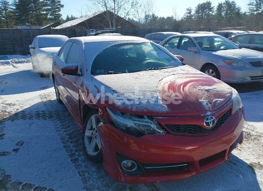2014 Toyota Camry SE (VIN 4T1BF1FK2EU791407) main photo