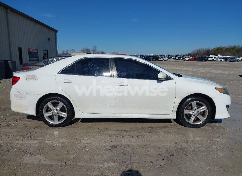 Photo 13 of 2014 Toyota Camry SE (VIN 4T1BF1FK2EU792136)