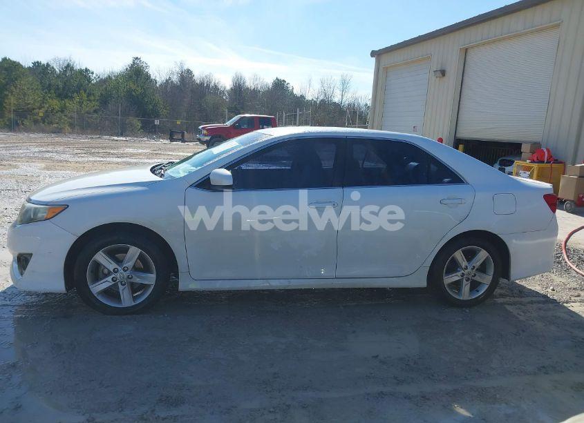 Photo 14 of 2014 Toyota Camry SE (VIN 4T1BF1FK2EU792136)