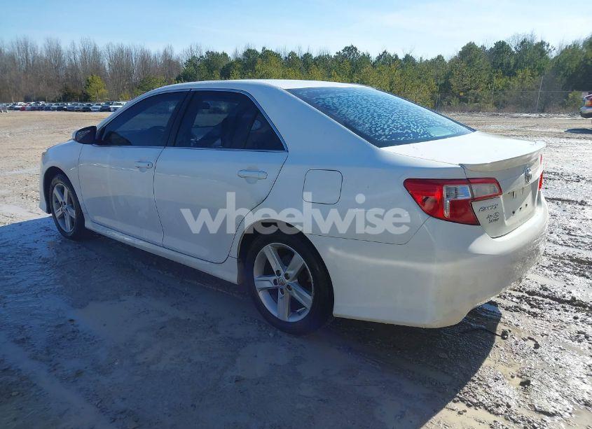 Photo 3 of 2014 Toyota Camry SE (VIN 4T1BF1FK2EU792136)