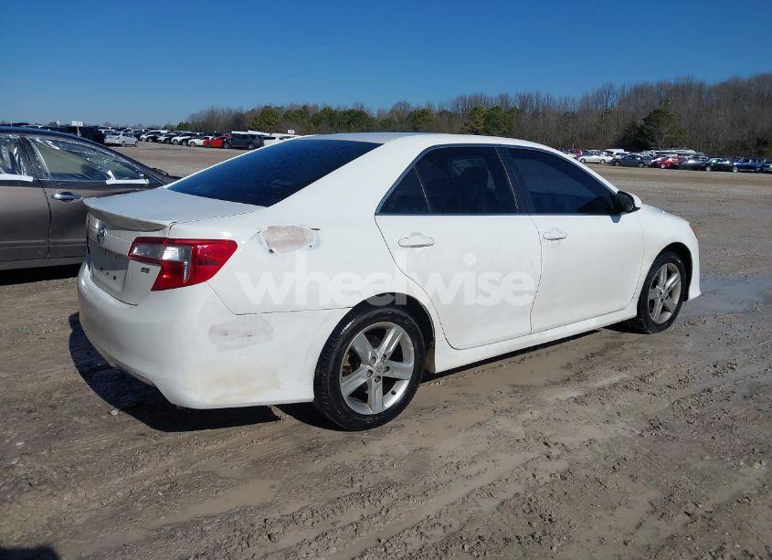 Photo 4 of 2014 Toyota Camry SE (VIN 4T1BF1FK2EU792136)