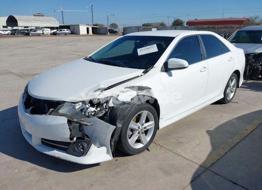 Photo 2 of 2014 Toyota Camry SE (VIN 4T1BF1FK2EU805287)