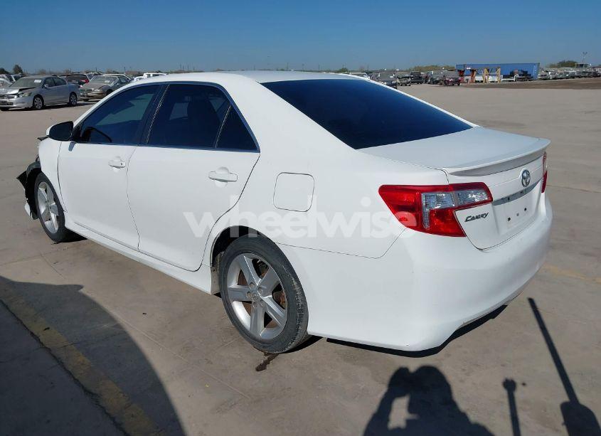 Photo 3 of 2014 Toyota Camry SE (VIN 4T1BF1FK2EU805287)