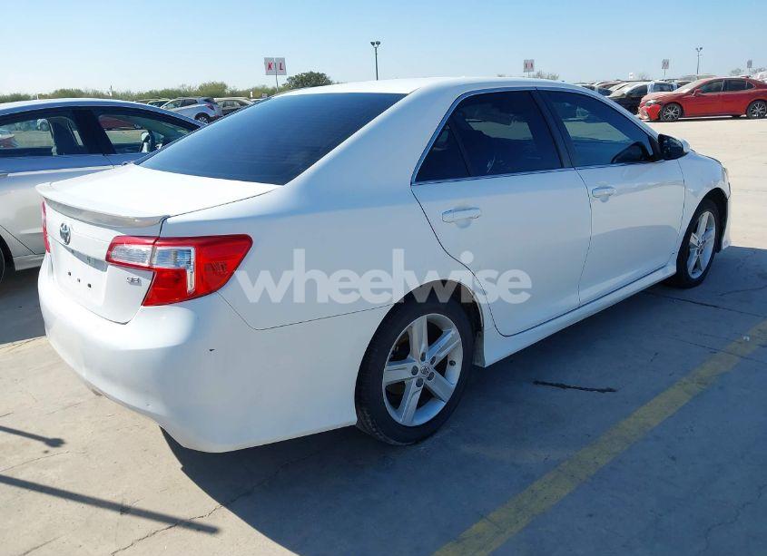 Photo 4 of 2014 Toyota Camry SE (VIN 4T1BF1FK2EU805287)