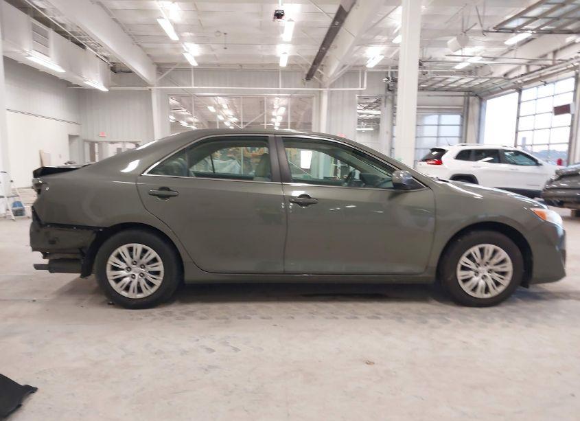 Photo 14 of 2014 Toyota Camry L (VIN 4T1BF1FK2EU830514)