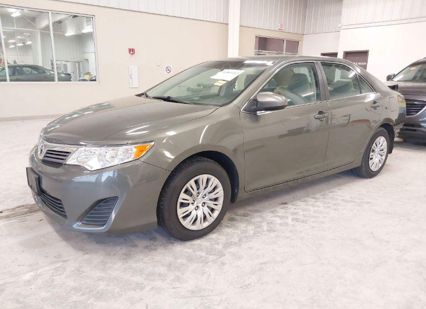 Photo 2 of 2014 Toyota Camry L (VIN 4T1BF1FK2EU830514)