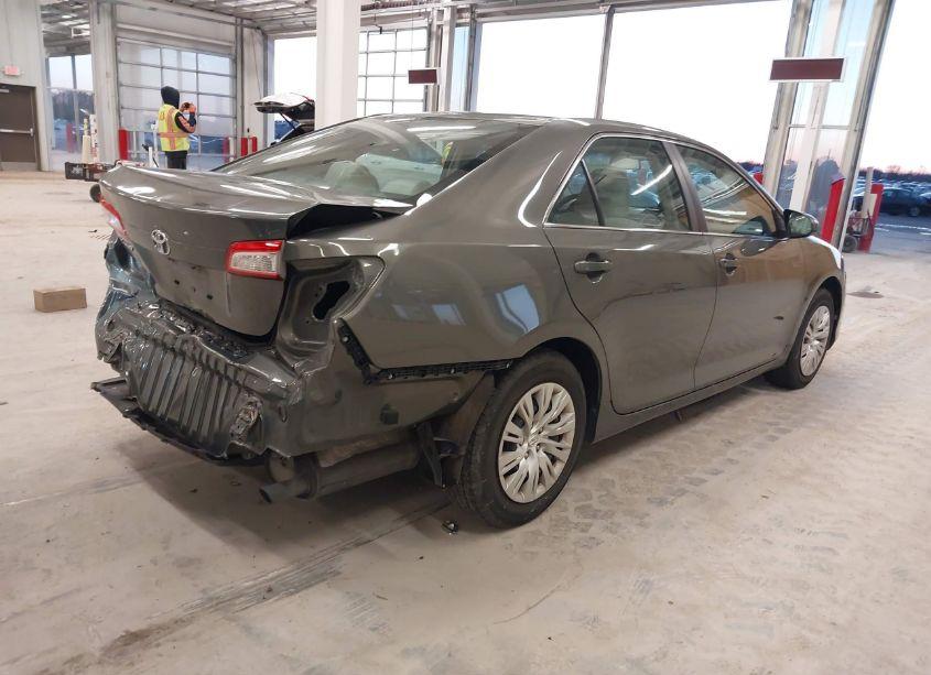 Photo 4 of 2014 Toyota Camry L (VIN 4T1BF1FK2EU830514)