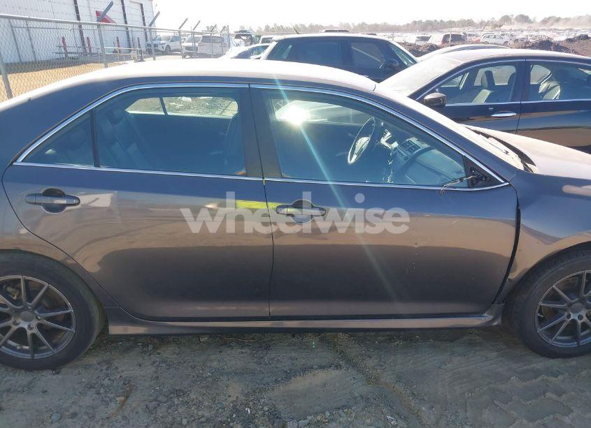 Photo 13 of 2014 Toyota Camry SE (VIN 4T1BF1FK2EU834952)