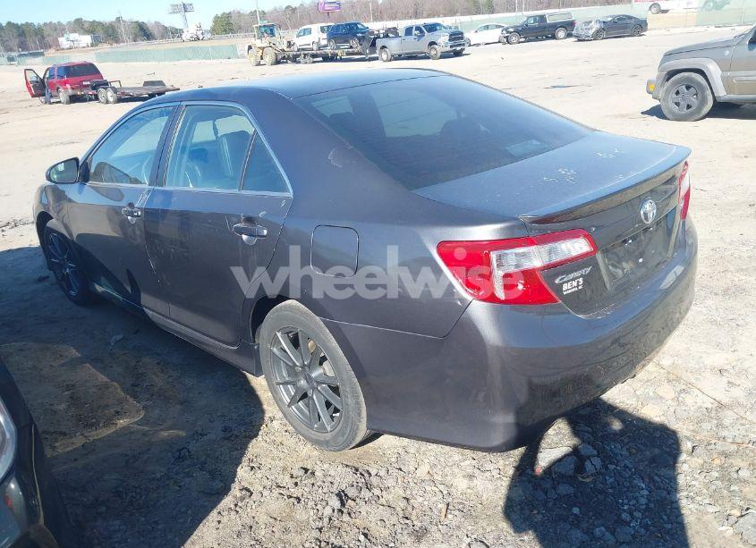 Photo 3 of 2014 Toyota Camry SE (VIN 4T1BF1FK2EU834952)
