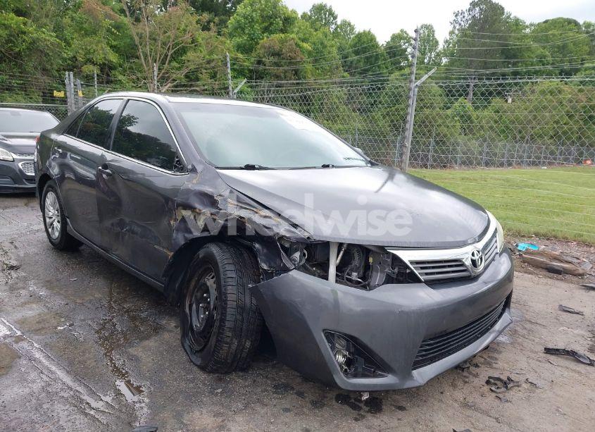 2014 Toyota Camry L (VIN 4T1BF1FK2EU843229) main photo