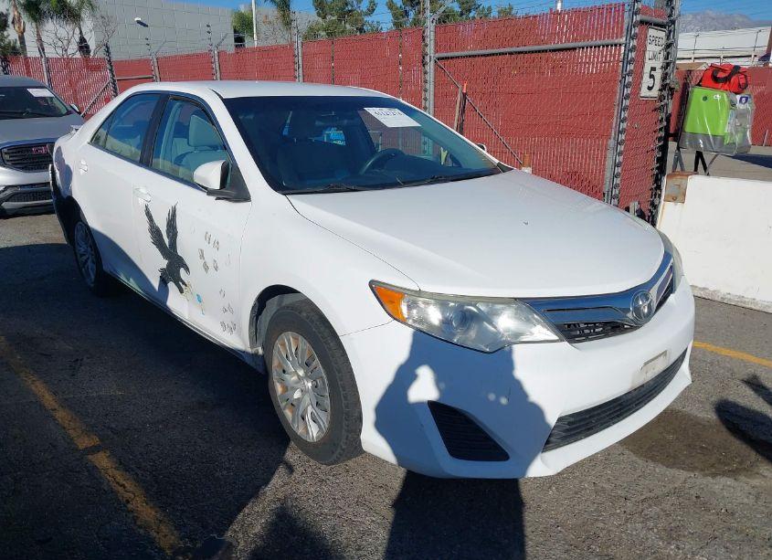 2014 Toyota Camry LE (VIN 4T1BF1FK2EU848883) main photo
